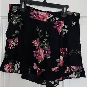 Black flower swing shorts